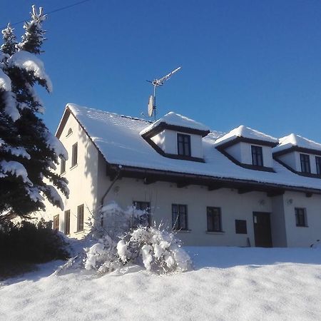 Restaurace A Penzion Jilm Илемнице Екстериор снимка