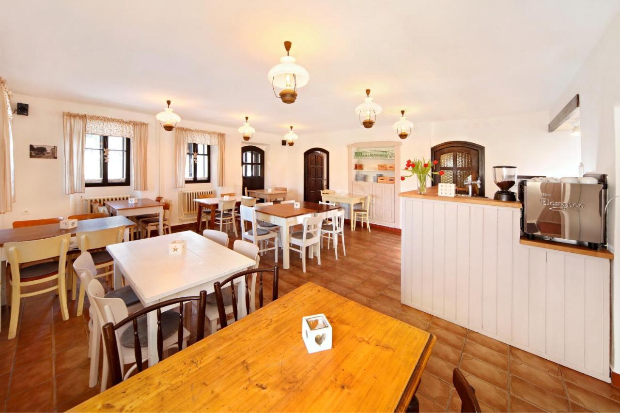 Restaurace A Penzion Jilm Илемнице Екстериор снимка